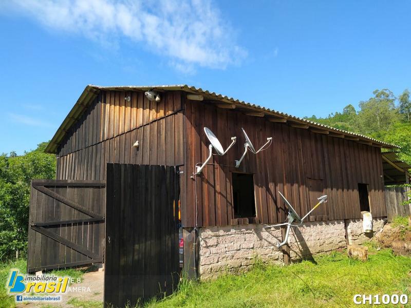 Chácara com 20.000m²                            